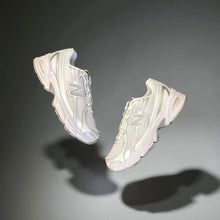 Carica l'immagine nel visualizzatore di Gallery, New Balance 740