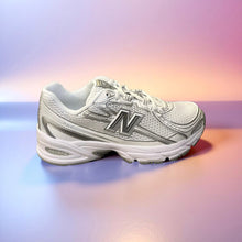 Carica l'immagine nel visualizzatore di Gallery, New Balance 740