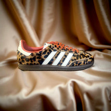 Carica l'immagine nel visualizzatore di Gallery, Adidas samba og animalier