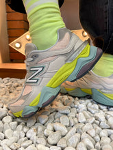 Carica l&#39;immagine nel visualizzatore di Gallery, New Balance 9060
