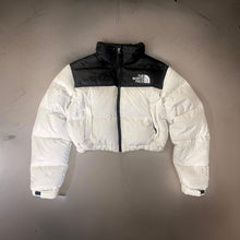 Carica l&#39;immagine nel visualizzatore di Gallery, The North Face Nuptse Short
