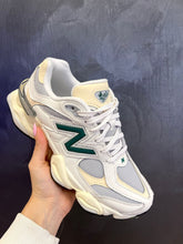 Carica l&#39;immagine nel visualizzatore di Gallery, New Balance 9060
