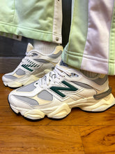 Carica l&#39;immagine nel visualizzatore di Gallery, New Balance 9060
