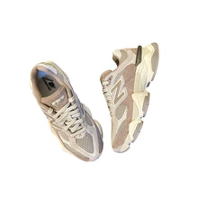 Carica l&#39;immagine nel visualizzatore di Gallery, New Balance 9060
