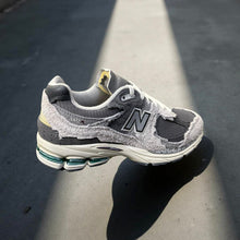 Carica l&#39;immagine nel visualizzatore di Gallery, New Balance 2002r
