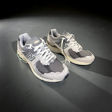 Carica l&#39;immagine nel visualizzatore di Gallery, New Balance 2002r
