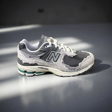 Carica l&#39;immagine nel visualizzatore di Gallery, New Balance 2002r

