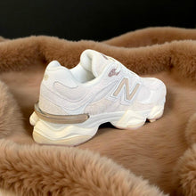 Carica l'immagine nel visualizzatore di Gallery, New Balance 9060
