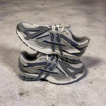 Carica l'immagine nel visualizzatore di Gallery, New Balance 1906
