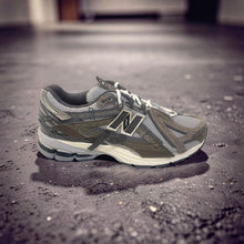 Carica l'immagine nel visualizzatore di Gallery, New Balance 1906
