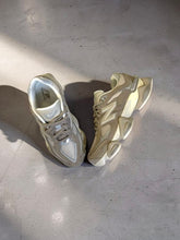 Carica l'immagine nel visualizzatore di Gallery, New Balance 9060
