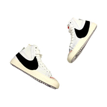 Carica l&#39;immagine nel visualizzatore di Gallery, Nike Blazer mid&#39;77 jumbo
