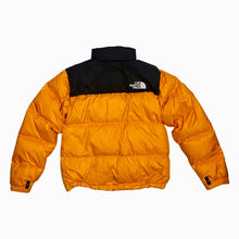 Carica l&#39;immagine nel visualizzatore di Gallery, The North Face Nuptse
